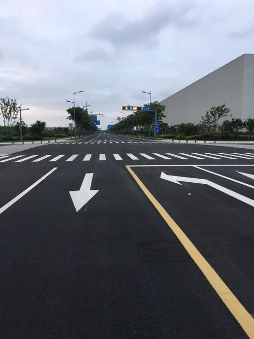 南京道路划线 达尊地下停车场交通标识